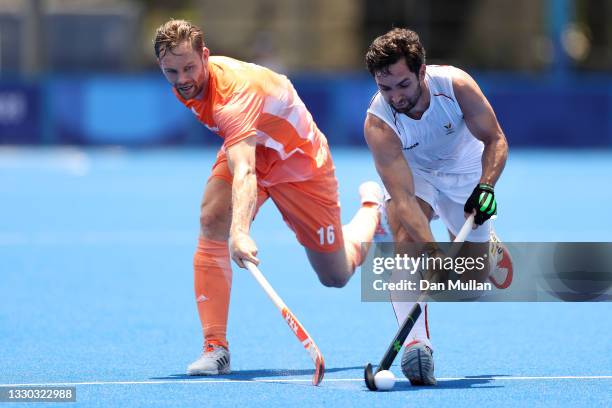 Loick Fanny A Luypaert of Team Belgium controls the ball against Mirco Pruijser of Team Netherlands during the Men's Pool B match on day one of the...