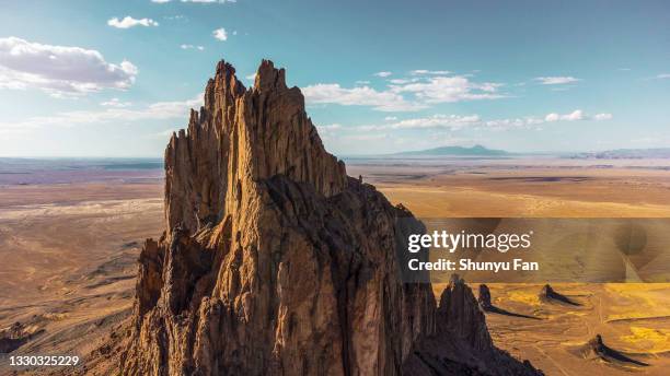 ship rock, new mexico - shiprock 個照片及圖片檔