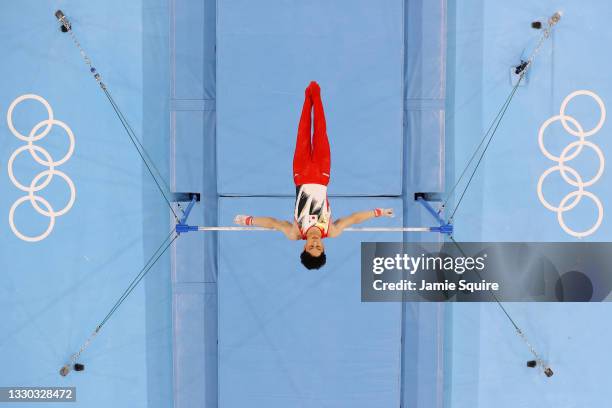 Daiki Hashimoto of Team Japan competes on the horizontal bar during Men's Qualification on day one of the Tokyo 2020 Olympic Games at Ariake...