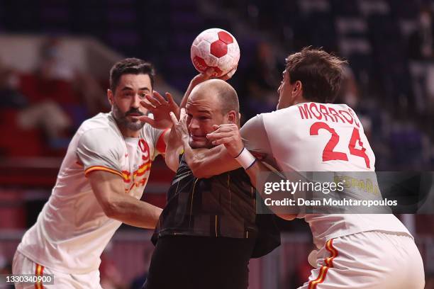 Paul Drux of Team Germany is challenged by Raul Entrerrios Rodriguez and Viran Morros de Argila of Team Spain during the Men's Preliminary Round...