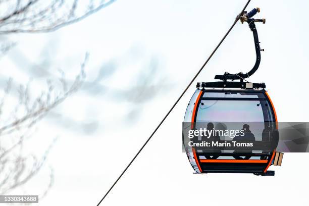 cable car railway gondola - gondola stock pictures, royalty-free photos & images