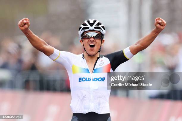 Richard Carapaz of Team Ecuador celebrates winning the gold medal during the Men's road race at the Fuji International Speedway on day one of the...