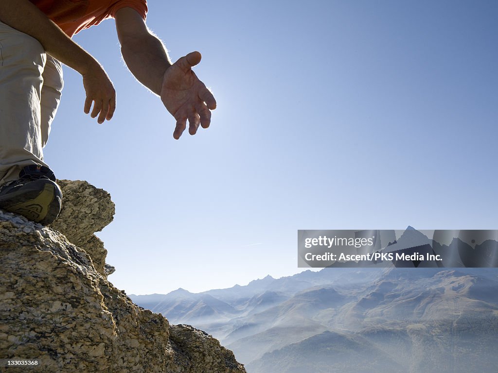 Hiker extends helping hand to teammate