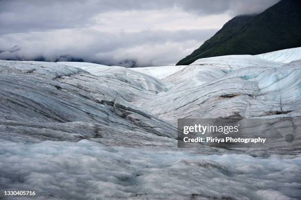 root glacier ice in alaska - prince william sound stock-fotos und bilder