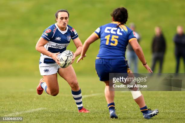 Ruahei Demant of Auckland makes a run with the ball during the round two Farah Palmer Cup match between Otago and Auckland at University of Otago...