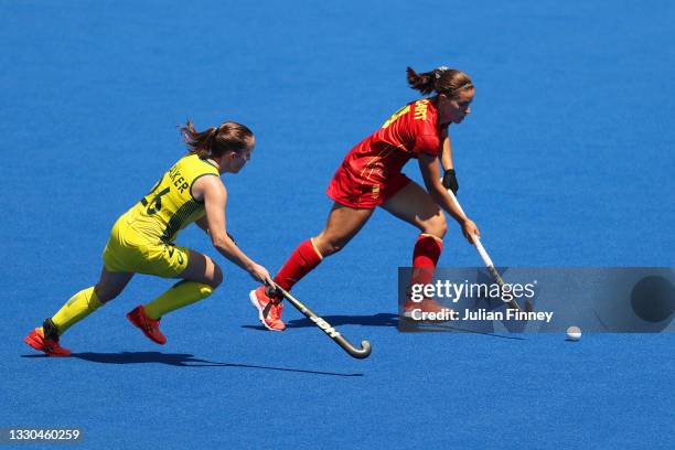 Emily Chalker of Team Australia chases Alejandra Torres-Quevedo Oliver of Team Spain during the Women's Pool B match on day two of the Tokyo 2020...