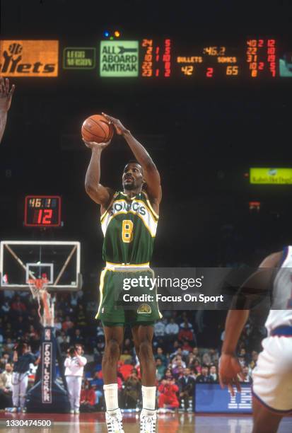 Eddie Johnson of the Seattle Supersonics shoots against the Washington Bullets during an NBA basketball game circa 1993 at the US Airways Arena in...