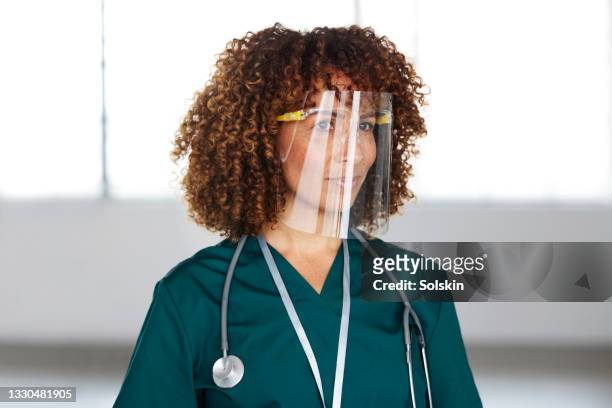 female healthcare professional - face shield ストックフォトと画像