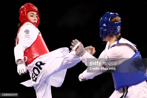 Kimia Alizadeh Zonouzi of IOC Refugee Team competes against Tatiana Minina of Team ROC during the Women's -57kg Taekwondo Semifinal contest on day...