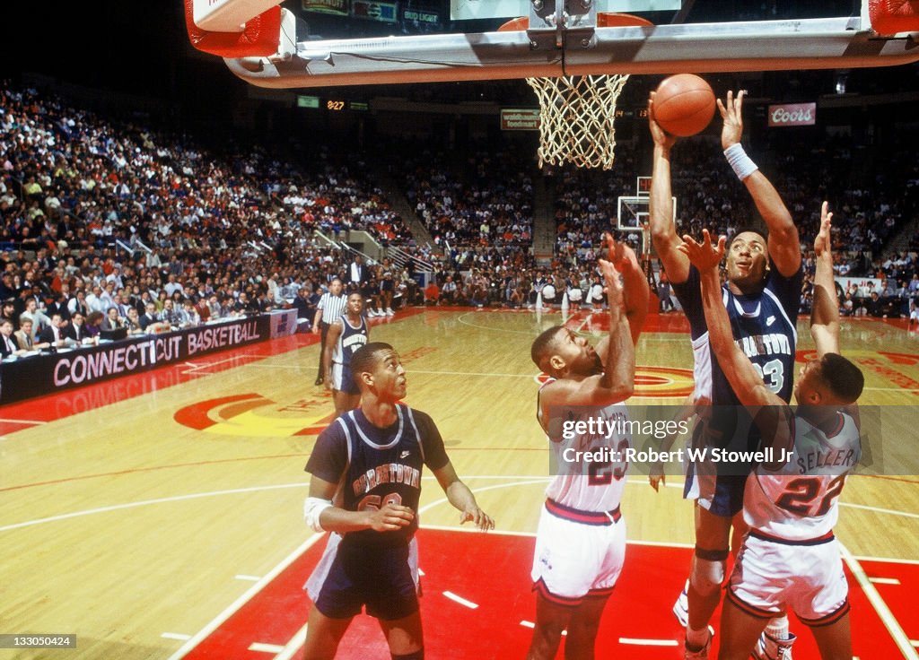 Alonzo Mourning Goes Up Strong