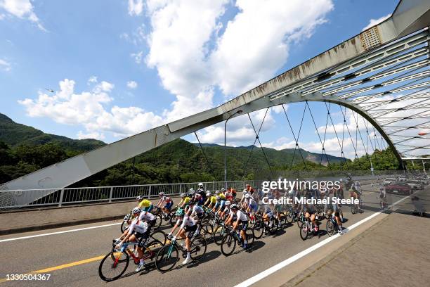 General view of Trixi Worrack, Lisa Brennauer, Liane Lippert of Team Germany, Sarah Gigante of Team Australia, Anna Shackley of Team Great Britain,...