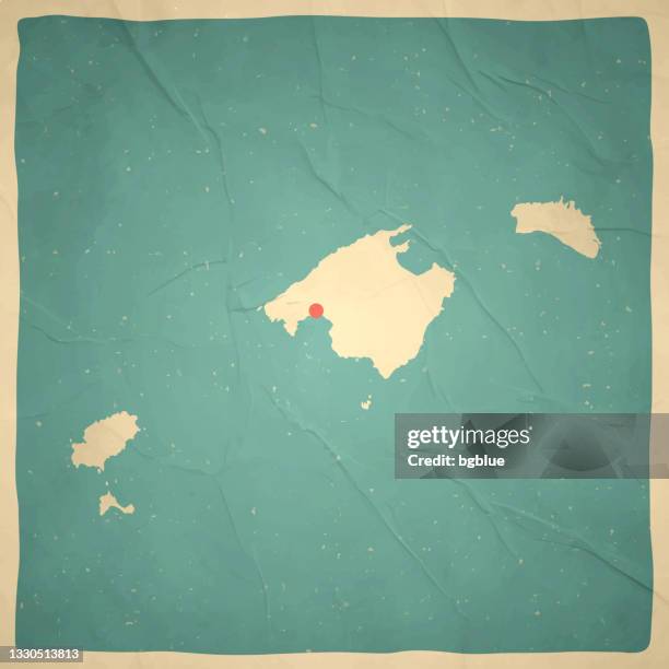 illustrazioni stock, clip art, cartoni animati e icone di tendenza di mappa delle isole baleari in stile vintage retrò - carta vecchia strutturata - ibiza island