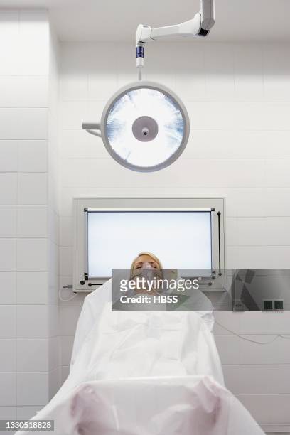 young woman with oxygen mask in hospital - anesthetic foto e immagini stock