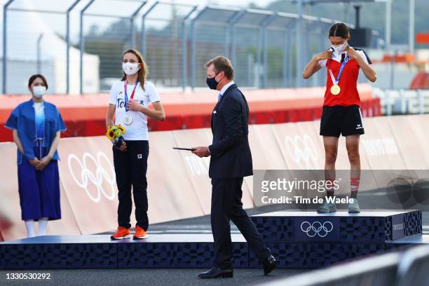 Silver medalist Annemiek van Vleuten of Team Netherlands, Henry of Luxembourg Grand Duke of Luxembourg and gold medalist Anna Kiesenhofer of Team...