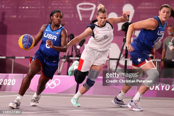 Jacquelyn Young of Team United States controls the ball during the Women's Pool Round match between ROC and United States on day two of the Tokyo...