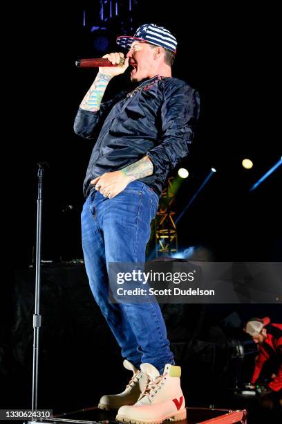 Vanilla Ice Hat Photos and Premium High Res Pictures - Getty Images