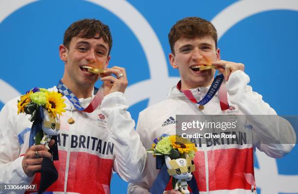 Matty Lee and Thomas Daley of Team Great Britain pose with their gold medals during the medal presentation for the Men's Synchronised 10m Platform...