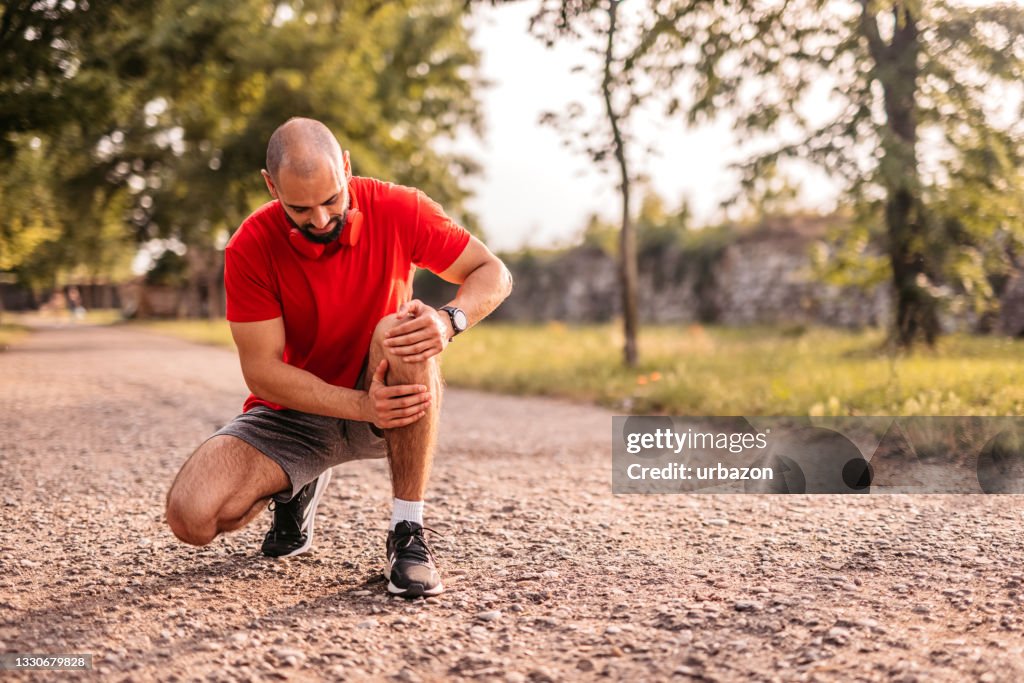 Sportsman hurting his knee during running