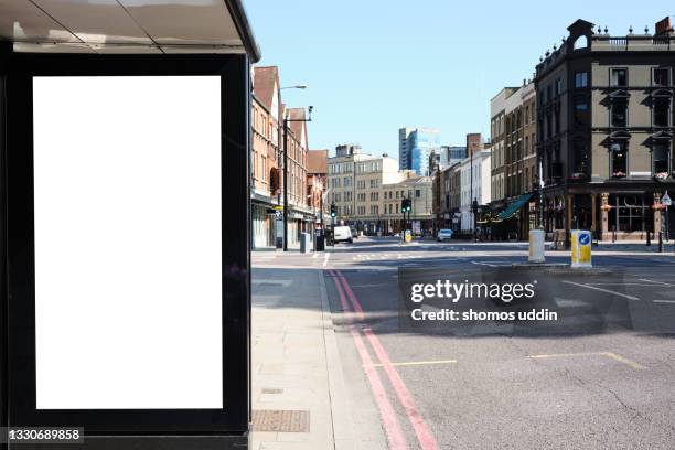 blank digital billboard on street in london - london billboard stockfoto's en -beelden