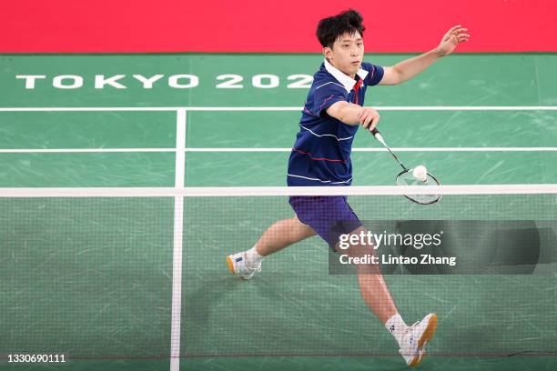 Heo Kwanghee of Team South Korea competes against Timothy Lam of Team United States during a Men’s Singles Group A match on day three of the Tokyo...