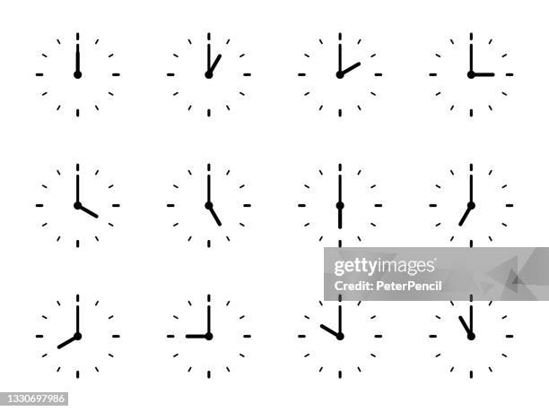 クロック タイムゾーンセット - ベクトル図。異なるタイムゾーン。矢印 - 時間、時計面の分。クロックタイムラプス。 - 時計点のイラスト素材／クリップアート素材／マンガ素材／アイコン素材