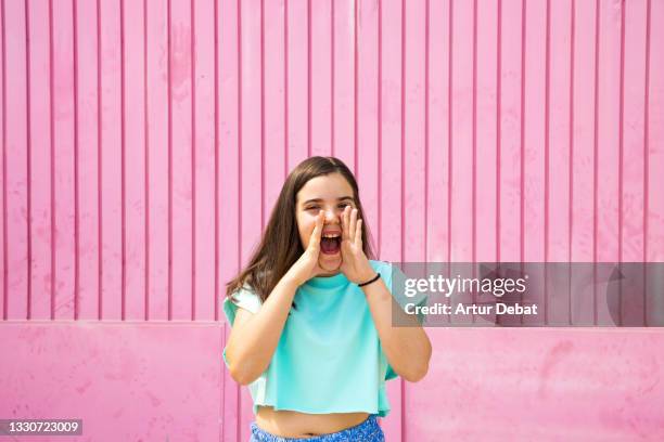 young girl shouting with summer clothes in front of pink background. - endast en flicka bildbanksfoton och bilder