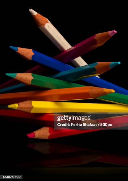 close-up of colored pencils against black background,tehran,tehran province,iran - ferita 個照片及圖片檔