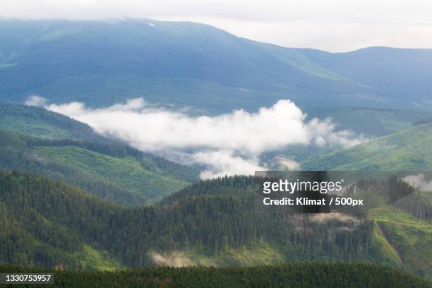 scenic view of mountains against sky - klimat fotografías e imágenes de stock