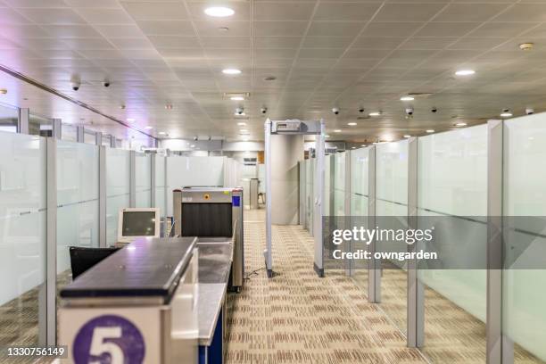 airport security checkpoint - airport x ray images stock pictures, royalty-free photos & images