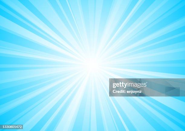 stockillustraties, clipart, cartoons en iconen met blue shining light star burst background - zonnestraal