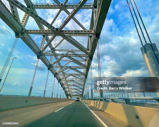 bayonne bridge's parabolic arch connects new york and new jersey - bayonne new jersey 個照片及圖片檔