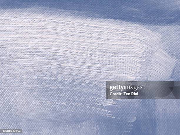 white paint brush stroke on painted blue canvas - artist's canvas 個照片及圖片檔