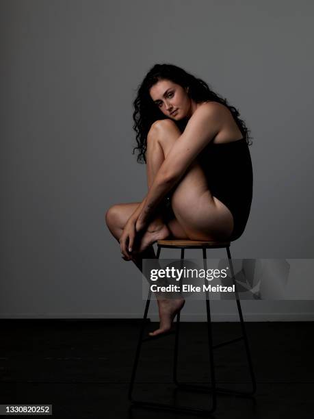 young woman sitting on a chair - love woman photos et images de collection