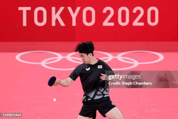 Jeoung Youngsik of Team South Korea in action during his Men's Singles Round 3 match on day four of the Tokyo 2020 Olympic Games at Tokyo...