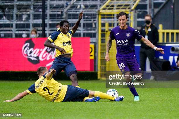 Kristoffer Olsson of Anderlecht, Bart Nieuwkoop of Union Saint-Gilloise during the Jupiler Pro League match between Anderlecht and Union...