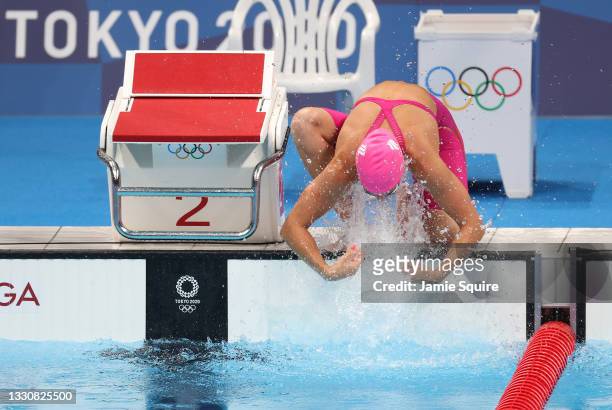 Yuliya Efimova of Team ROC splashes water on herself prior to the Women's 100m Breaststroke Final on day four of the Tokyo 2020 Olympic Games at...