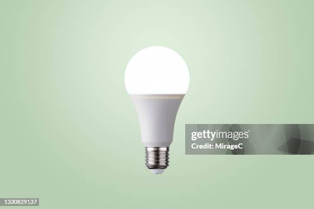 illuminated led light bulb glowing in mid air - led light stockfoto's en -beelden