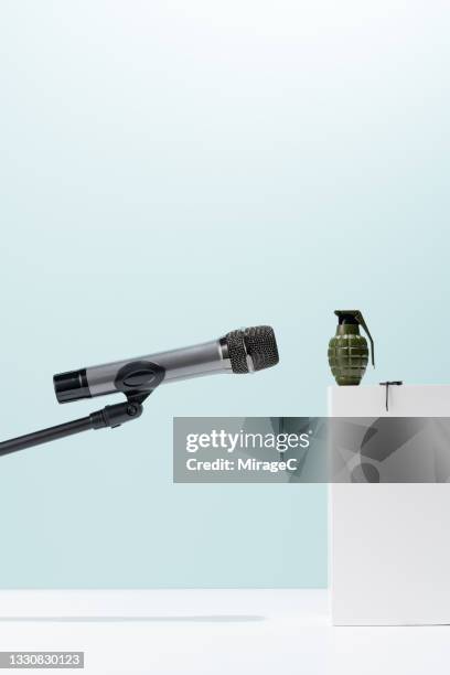 Microphone Exploded 205 Exploded View Electronics Stock Photos, High-Res Pictures, and ...
