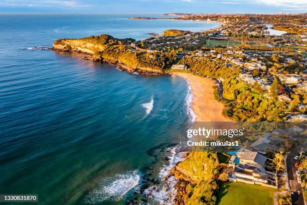 turimetta headland at warriewood, sydney - kapen stockfoto's en -beelden