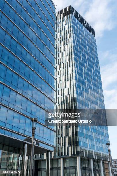 lex building and one tower in brussels - quartier européen bruxelles photos et images de collection