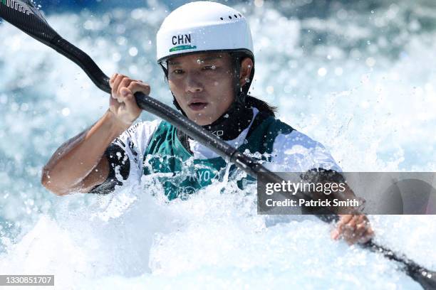 Tong Li of Team China competes during the Women's Kayak Slalom Semi-final on day four of the Tokyo 2020 Olympic Games at Kasai Canoe Slalom Centre on...