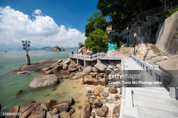 coastwalks on the island of gulangyu, xiamen, fujian, china - 鼓浪嶼 ストックフォトと画像