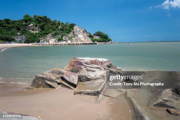 beach at the island of gulangyu, xiamen, fujian, china - 鼓浪嶼 ストックフォトと画像