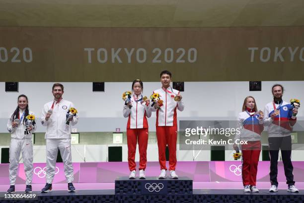 Silver Medalists Mary Carolynn Tucker and Lucas Kozeniesky of Team United States, Gold Medalists Qian Yang and Haoran Yang of Team China, and Bronze...