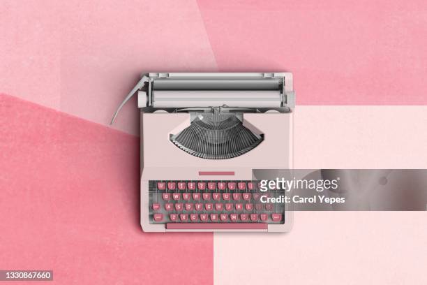 top view of a typewriter from the 70s , isolated on pink background. - typewriter stockfoto's en -beelden