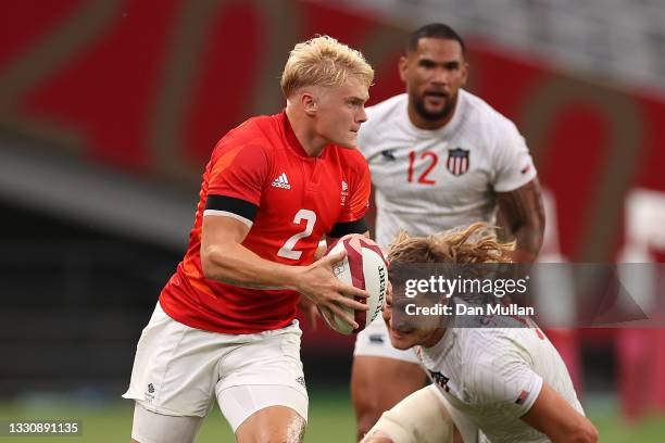 Ben Harris of Team Great Britain runs past Joe Schroeder of Team United States during the Rugby Sevens Men's Quarter-final match between Great...