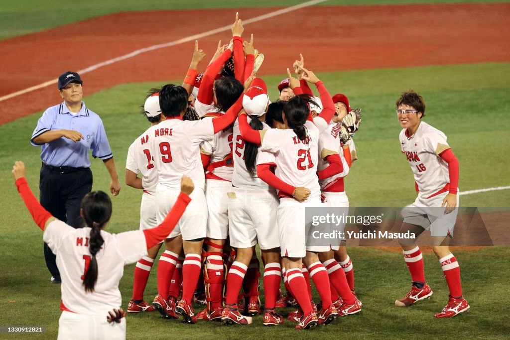 United States v Japan - Softball - Olympics: Day 4