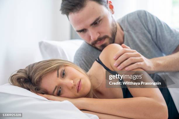 couple having problems in bed - dispute stock-fotos und bilder