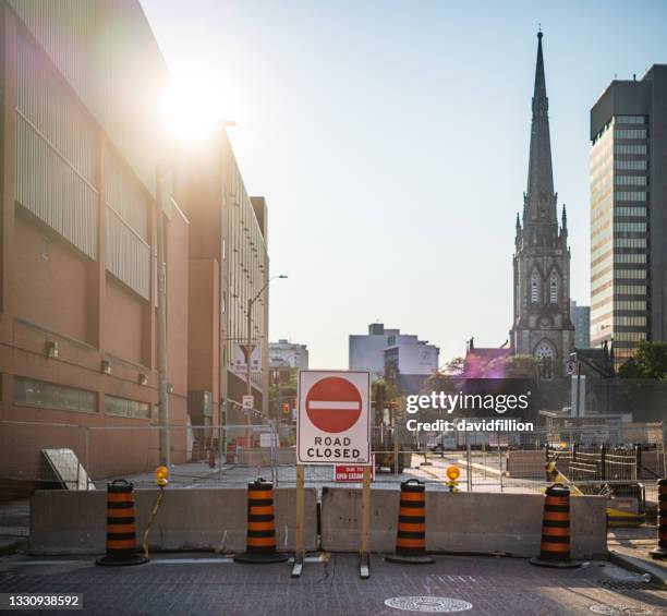 road closure with road closed sign - road closed stock pictures, royalty-free photos & images