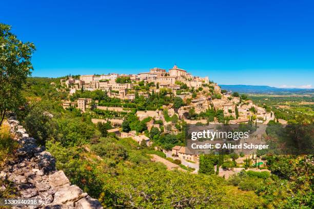 village of gordes in southern france - vaucluse stock-fotos und bilder